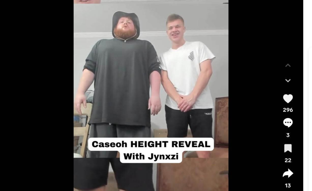 Caseoh站起來